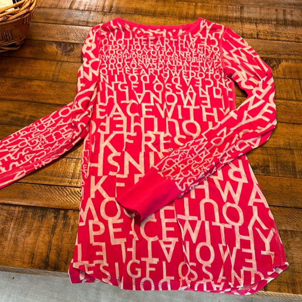 Lululemon manifesto long sleeve shirt. Size 4 Good used condition